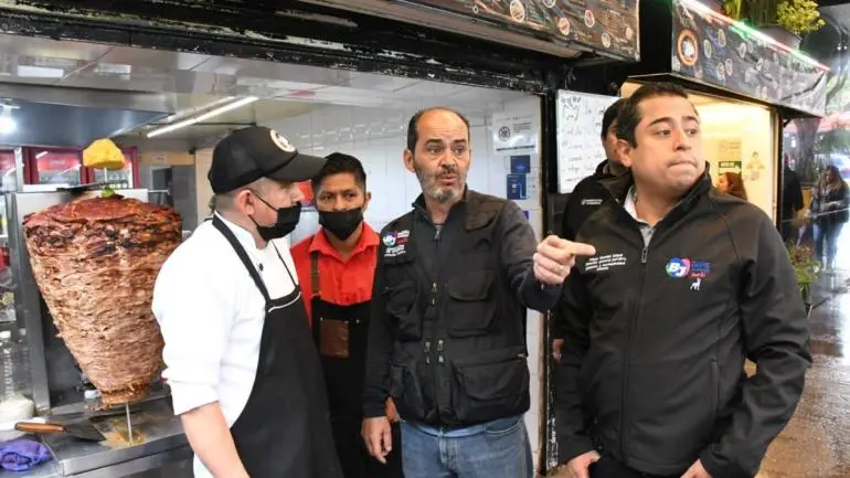 benito-juarez-pide-17-locatarios-liberar-via-publica