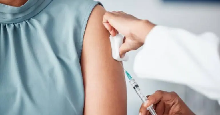 la_vacunacion_disminuye_el_riesgo_de_fallecimiento_por_covid-19_en_trasplantados