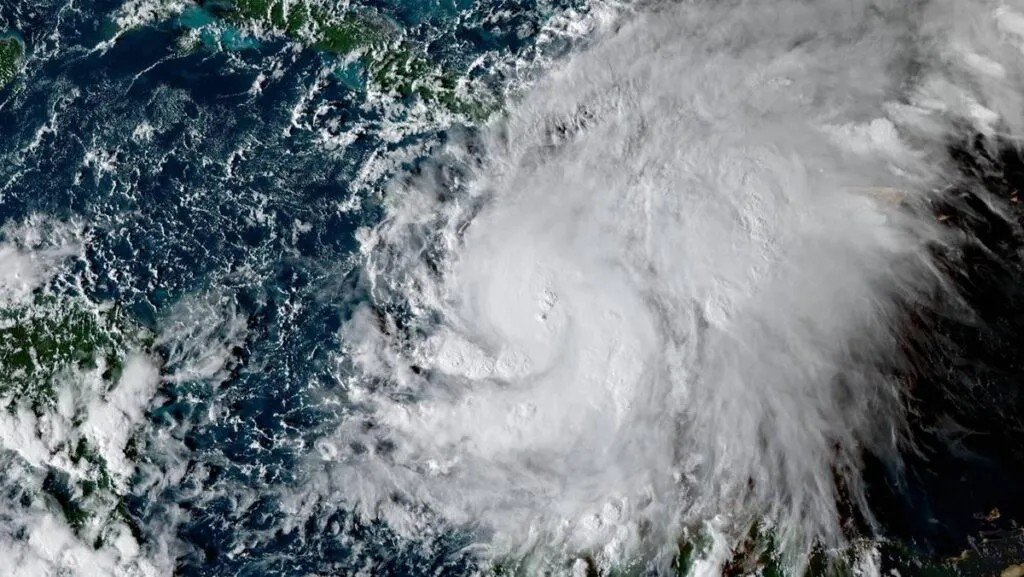 melissa-se-convierte-en-huracan-e-impactara-en-tierra-como-monstruo–1024×577