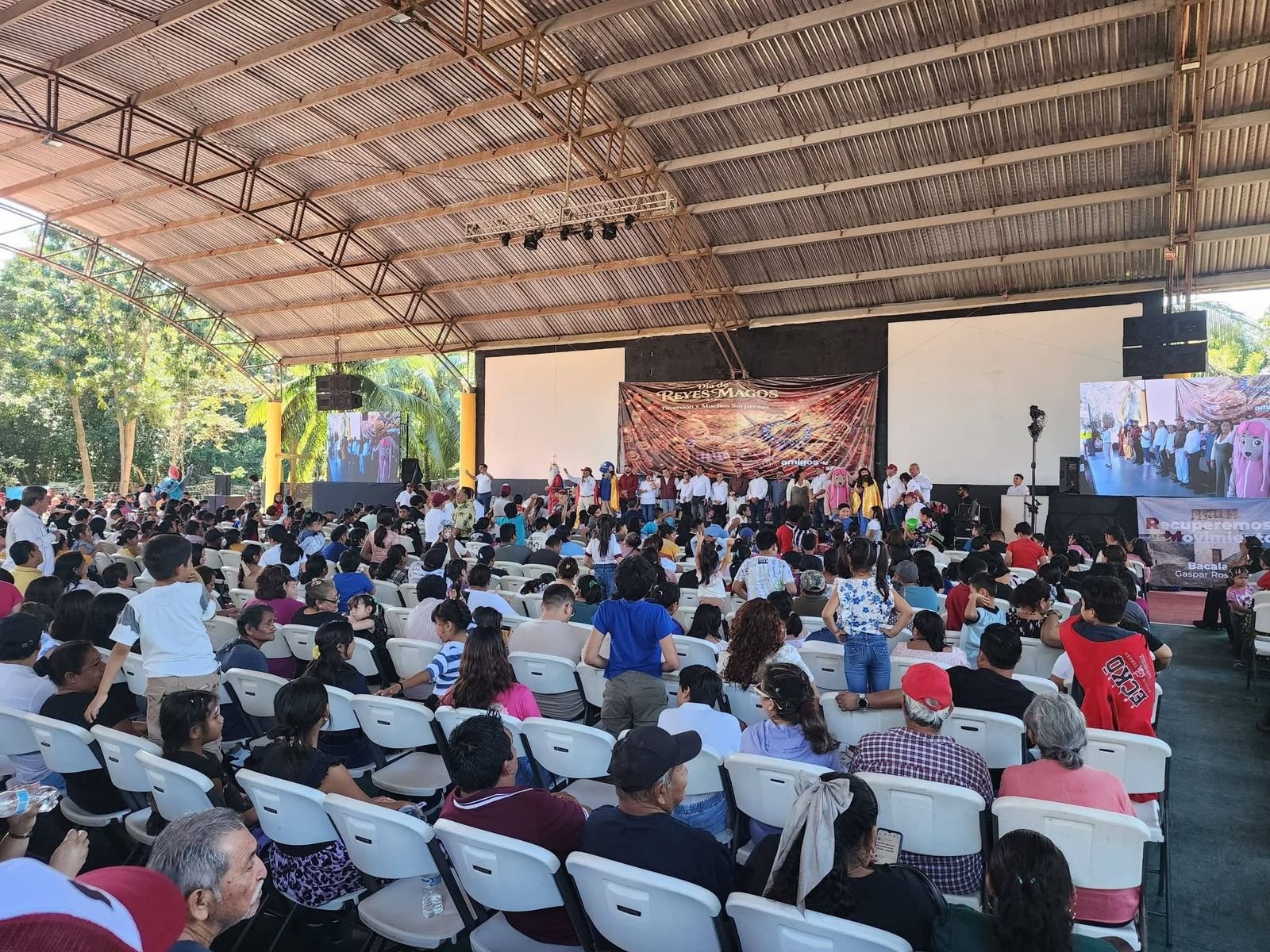 Celebran el Día de Reyes en Chetumal con “Amigos de Rafa Marin”