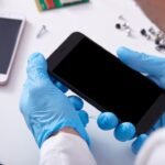 El peligro en el bolsillo- Por qué un accesorio pirata convierte un celular en un arma mortal