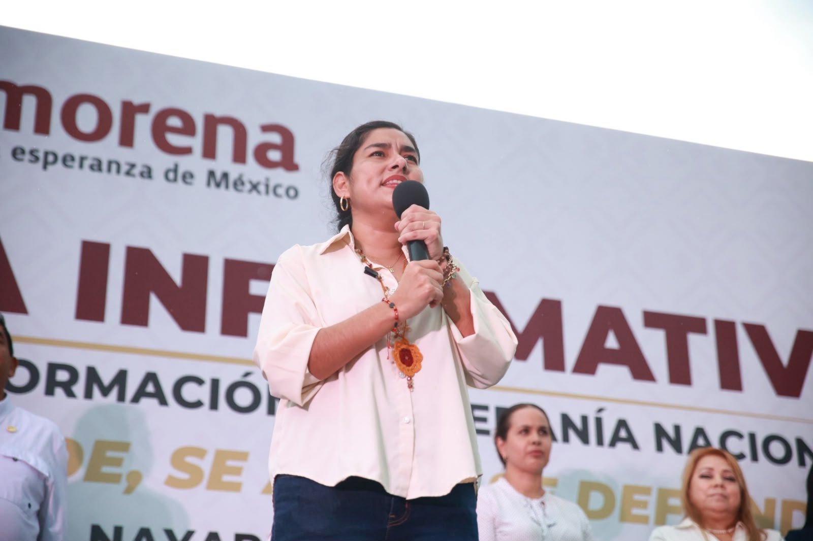Miles asisten a asamblea encabezada por Elizabeth López Blanco en Nayarit