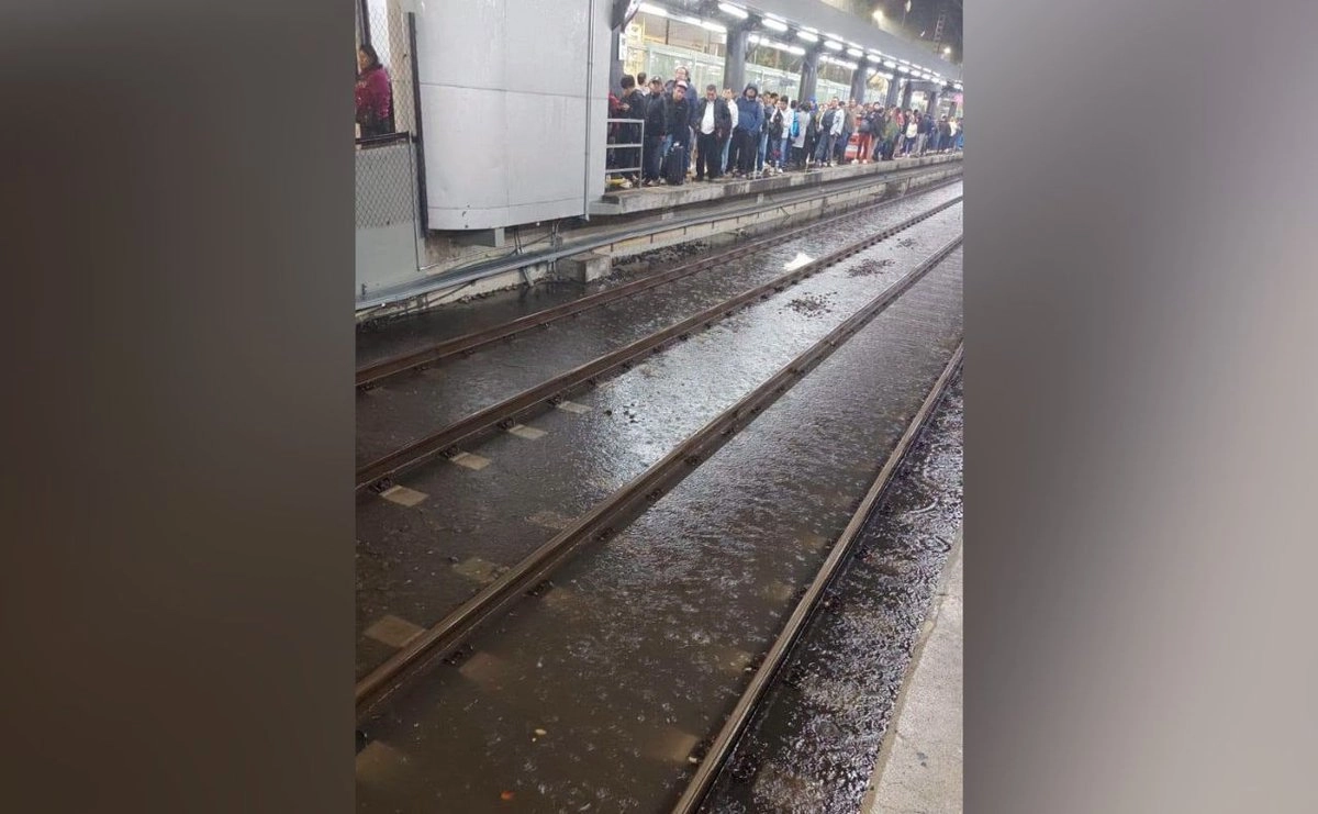 Tren Ligero de Estadio Azteca a Xochimilco