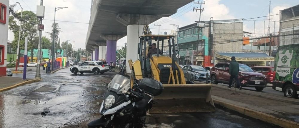 afectacion-avenida-tnahuac-fuga-agua-socavon_13_1000x428