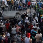 van-132-muertos-colombia-terremoto_13_1000x428