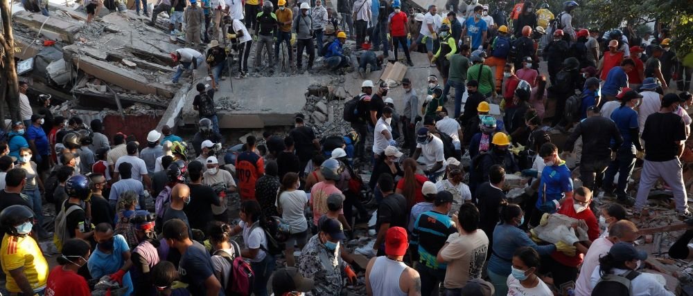van-132-muertos-colombia-terremoto_13_1000x428