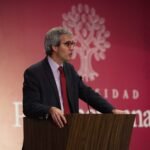 Niñas y niños nacidos mediante maternidad subrogada registran graves efectos en su salud, advierte el investigador español Francisco Gúell.