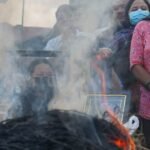 celebran-familias-funerales-sin-cuerpos-nepal-riada_13_1000x428