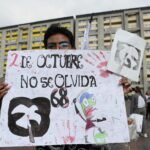 Miles de mexicanos marchan por la matanza de Tlatelolco de 1968