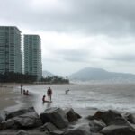 El huracán Trudy se degrada a tormenta tropical y se aleja de México,pero mantiene lluvias